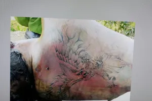 Vĩnh Long: Tìm thân nhân người đàn ông lưng có xăm đại bàng