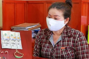 Giúp việc trộm nhẫn kim cương của chủ nhà để trả tiền đất