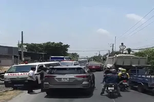 Phạt tiền, tước bằng lái tài xế không nhường đường xe cấp cứu 