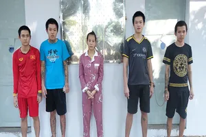 Khởi tố 6 đối tượng chặn đầu xe, đánh người hành hương