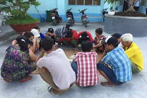 Công an bắt ổ bạc 'quý bà' ở An Giang