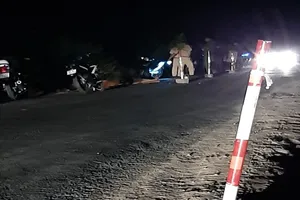 1 người tử vong trên Quốc lộ 57 nghi bị xe cán trong đêm