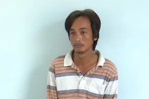 Nhân lúc bạn đi vệ sinh liền phóng xe bỏ chạy