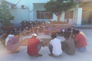 Bắt sòng tài xỉu 40 người, thu giữ 400.000 đồng trên chiếu bạc