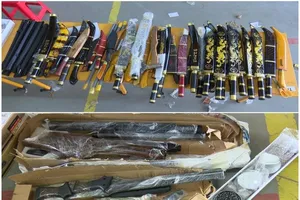 An Giang: Thu giữ nhiều hung khí gửi qua đường bưu điện