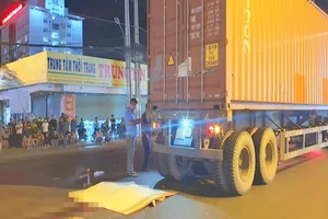 Va chạm xe đầu kéo, người nữ đi xe máy tử vong