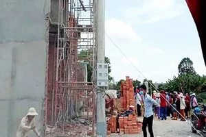 Long An: Sập giàn giáo công trình 8 người thương vong