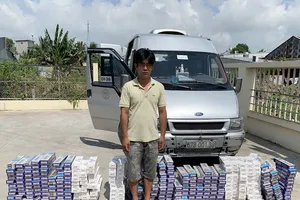 Tài xế tự chế hầm bí mật trên xe để vận chuyển thuốc lá lậu