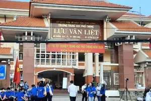 Va chạm lúc lấy xe, nam sinh lớp 11 đâm nam sinh lớp 12