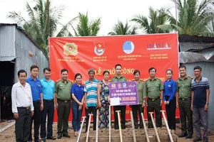 Báo Pháp Luật TP.HCM hỗ trợ xây nhà đồng đội ở Cần Thơ