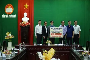 An Giang: Hơn 2 tỉ đồng hỗ trợ 4 tỉnh miền Trung bị lũ lụt