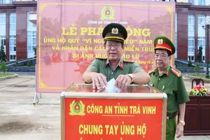 Công an tỉnh Trà Vinh đóng góp ủng hộ miền Trung