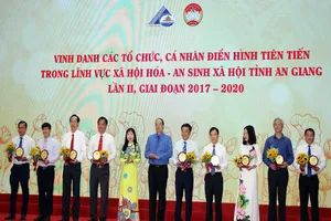 An Giang: Vinh danh 330 tổ chức, cá nhân đóng góp hơn 1.600 tỉ