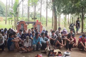 An Giang: Thấy công an, hàng chục người đá gà bỏ chạy