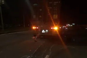 Va chạm với ô tô tải, thanh niên bị xe container cán tử vong