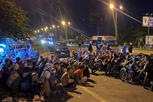 52 người tụ tập đua xe trái phép trên cầu Cần Thơ