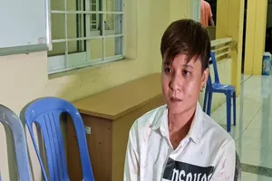 Mâu thuẫn ở quán karaoke, cô gái đâm bạn nhậu