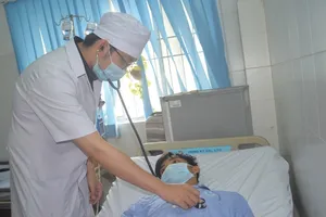 Lọc máu liên tục 48 tiếng cứu thanh niên thập tử nhất sinh