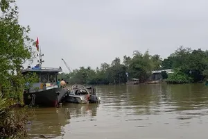 Nỗ lực tìm Đại úy CSGT mất tích trên sông khi tuần tra