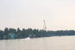 Lật cano trên sông Hậu, 1 cảnh sát giao thông mất tích