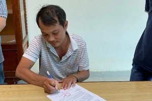 Cần Thơ: Bắt nguyên phó phòng cung ứng thị trường lừa 11 tỉ