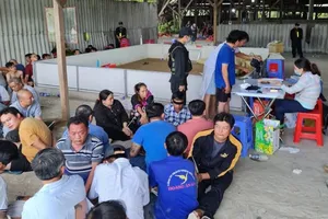 Triệt xóa điểm đánh bạc tiền tỉ có hàng trăm con bạc ở Cần Thơ