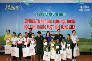 100 suất học bổng tiếp sức học sinh vùng biên giới Tây Ninh