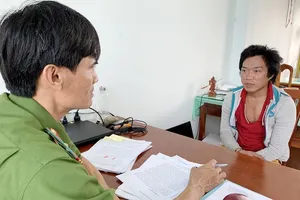 Thanh niên say rượu gây rối, đánh công an