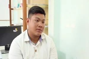 Chủ tiệm sửa xe chiếm đoạt xe của khách ra đầu thú