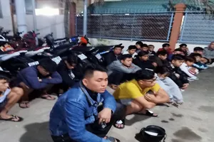 Vây bắt hàng trăm người tụ tập đua xe trên quốc lộ 1