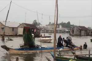 Tạm giam 5 người chống đối, giật lại hàng lậu