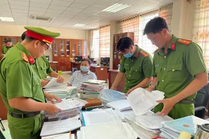 An Giang: Bắt 3 cán bộ thuế