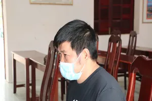 Kẻ đánh cán bộ chốt phòng chống COVID-19 đã ra đầu thú