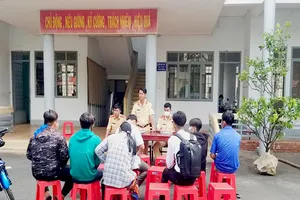 Phạt nhóm thanh thiếu niên bốc đầu xe, nẹt pô ở khu dân cư
