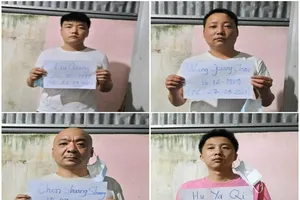 Bốn người Trung Quốc nhập cảnh trái phép chuẩn bị xuất cảnh trái phép qua Campuchia. Ảnh: QM