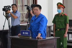 Mượn tiền không được bèn dùng dao tấn công ông chủ