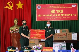 Hỗ trợ vật tư chống COVID-19 cho Bộ đội Biên phòng An Giang