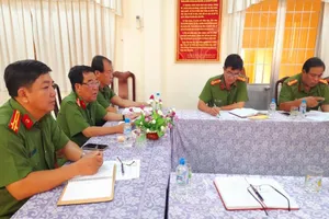 Chủ nhà đi dự tiệc cưới, trộm cạy cửa lấy 5 tỉ đồng