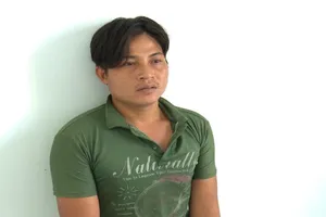 Cướp giật xong rồi mang tang vật đến công an tự thú