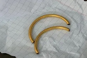 Nợ nần, 1 phụ nữ hoang báo bị 4 người tấn công cướp vàng