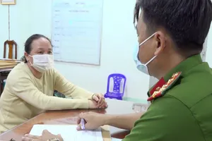 Bà NTTD tại cơ quan công an. Ảnh: CACC