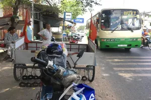 Xe buýt ở An Giang. Ảnh: HẢI DƯƠNG