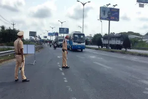 Chốt kiểm tra y tế trên quốc lộ 1 (thuộc Cần Thơ) 