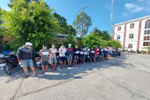 Vây bắt 30 thanh thiếu niên đua xe trái phép ở Cần Thơ