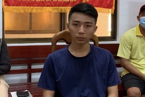 Đến tiếp ứng, đâm tử vong người phe mình