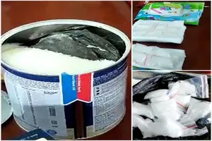2 phụ nữ mang thai nhận ma túy giấu trong hộp sữa, khăn giấy thì bị bắt