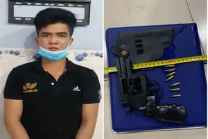 Bị can Nguyễn Hiếu Thảo cùng khẩu súng, đạn tang vật