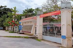 Vĩnh Long phát hiện 12 người làm hậu cần ở khu cách ly dương tính COVID-19