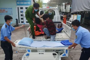 Công an dùng xe chuyên dụng 