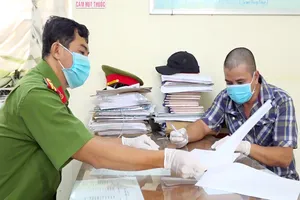 Khai báo y tế không trung thực, tài xế giao cá bị khởi tố